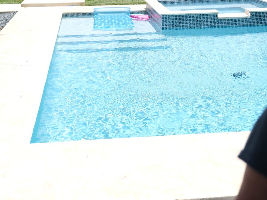 Piscina con spa integrado