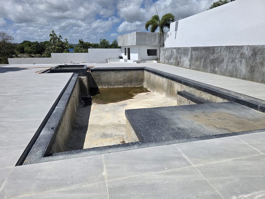 Excavación y armado de piscina
