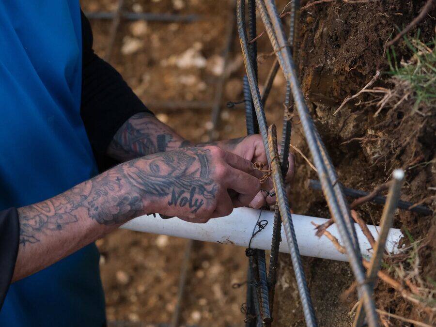 Instalación de tubería de succión y retorno