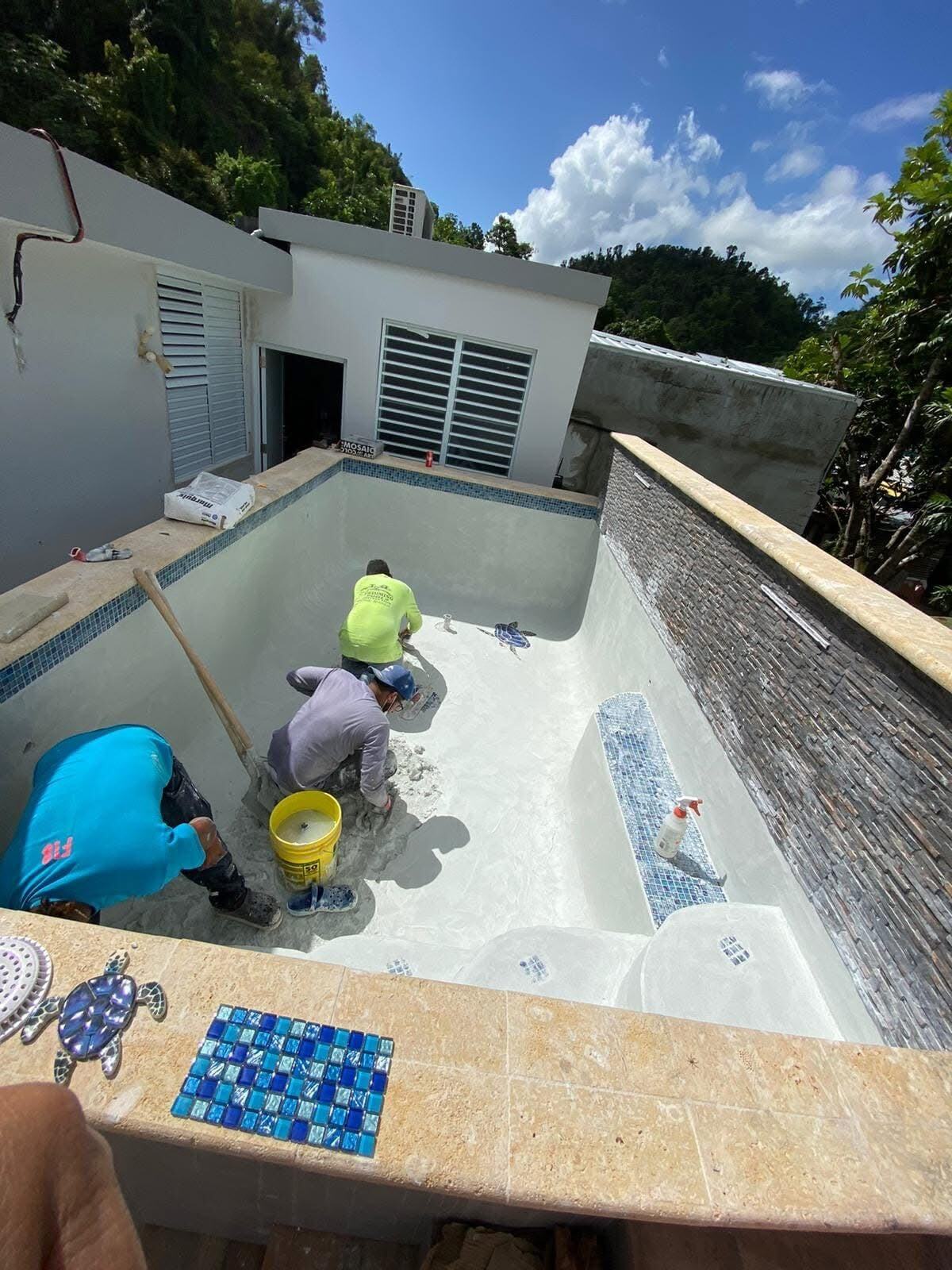 Remodelación de piscina existente por Forze Corp.